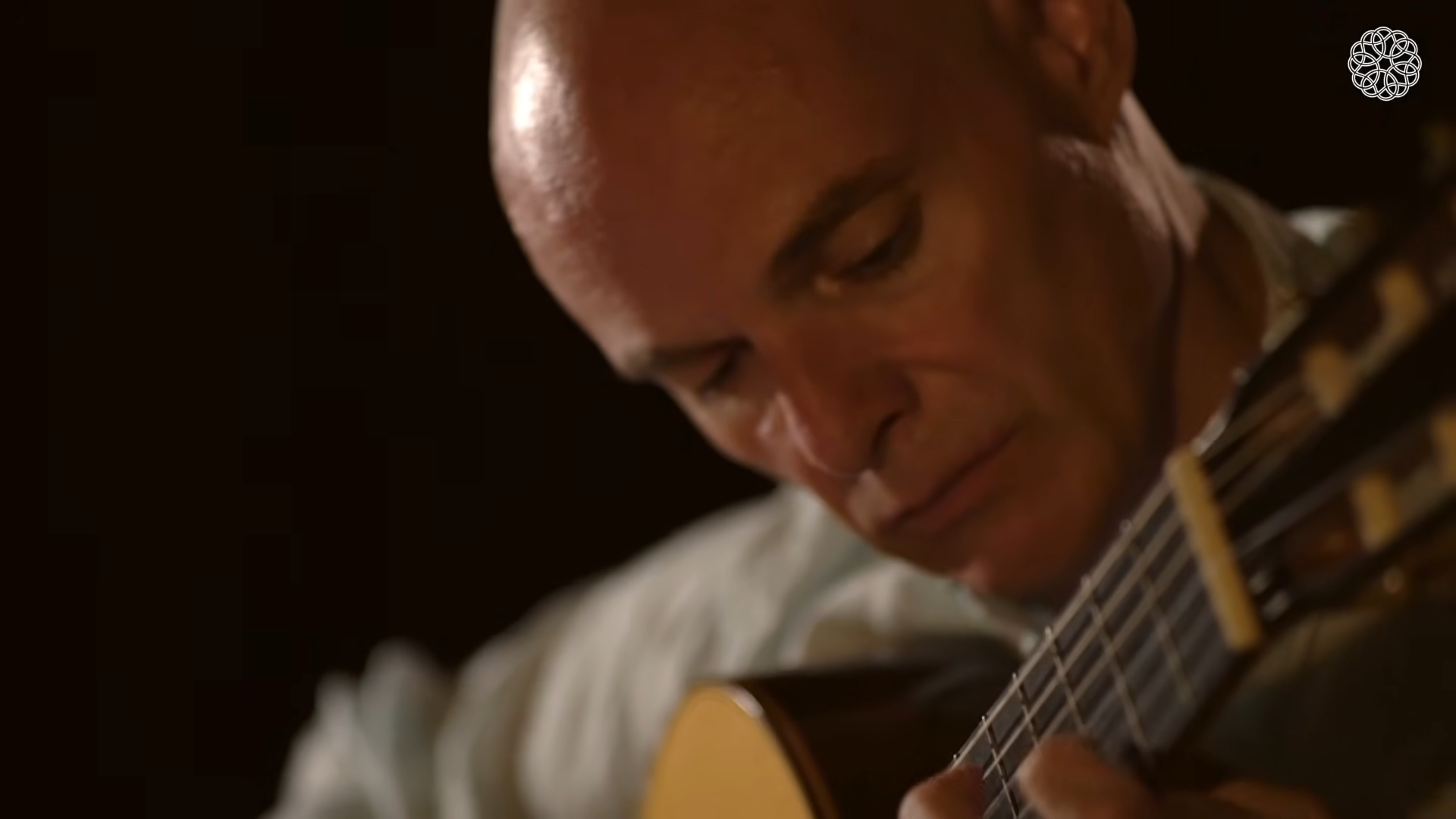 Ricardo Gallén plays Colloquial Preludes: No. 5 in D major by Sergio Assad