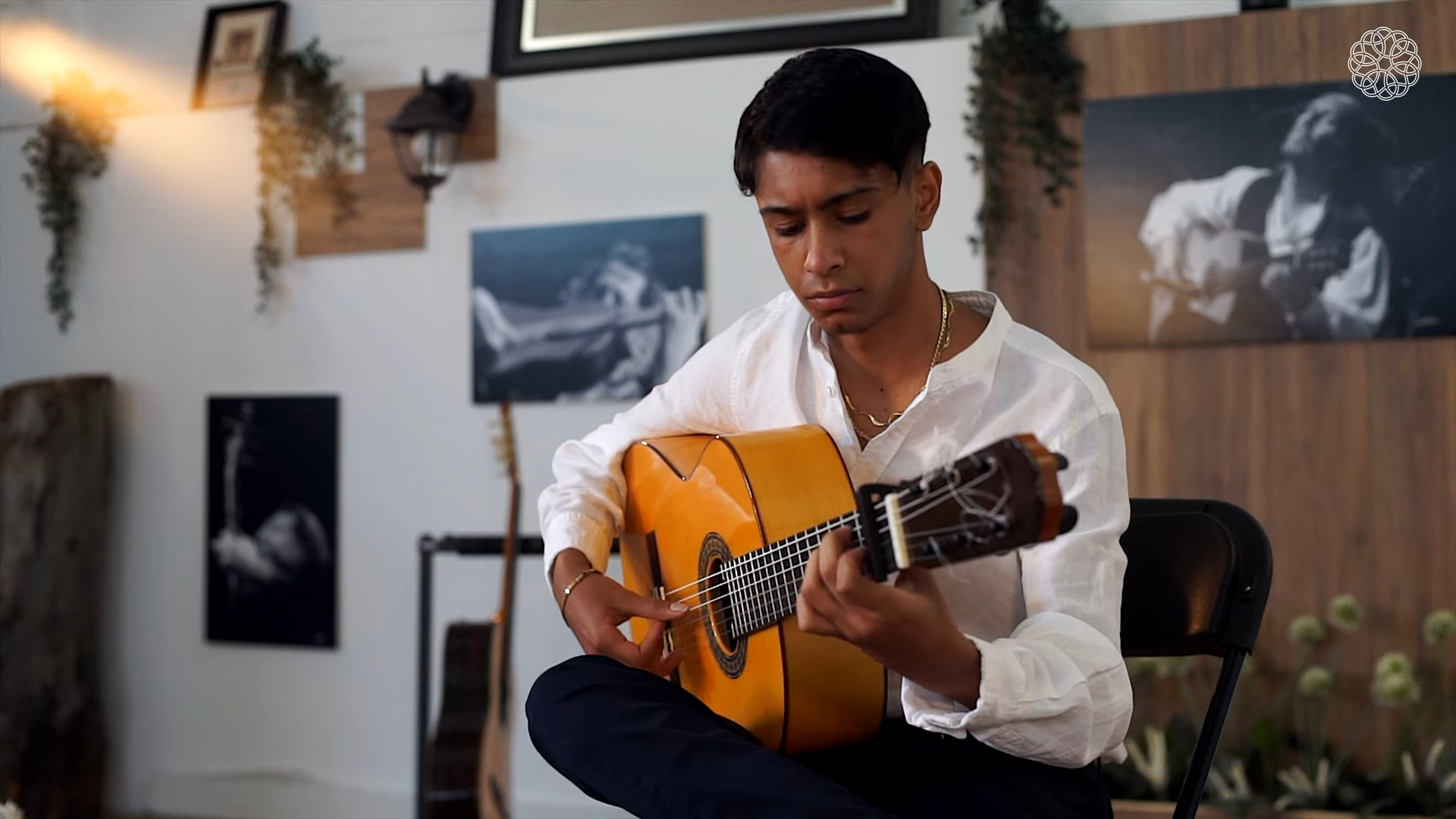 Jesús de la Estrella plays Cuando canta el gallo by Paco de Lucía