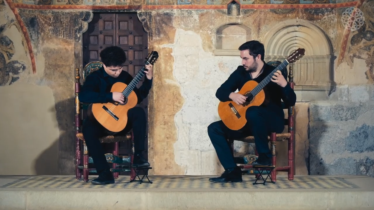 Duo Archipel plays Prelude & Fugue in E from Les guitarres bien temperées by M. Castelnuovo Tedesco