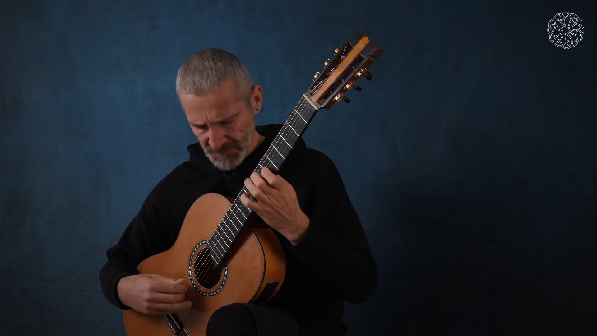 Kostas Tosidis performs Pulso de la vida by Yorgos Nousis