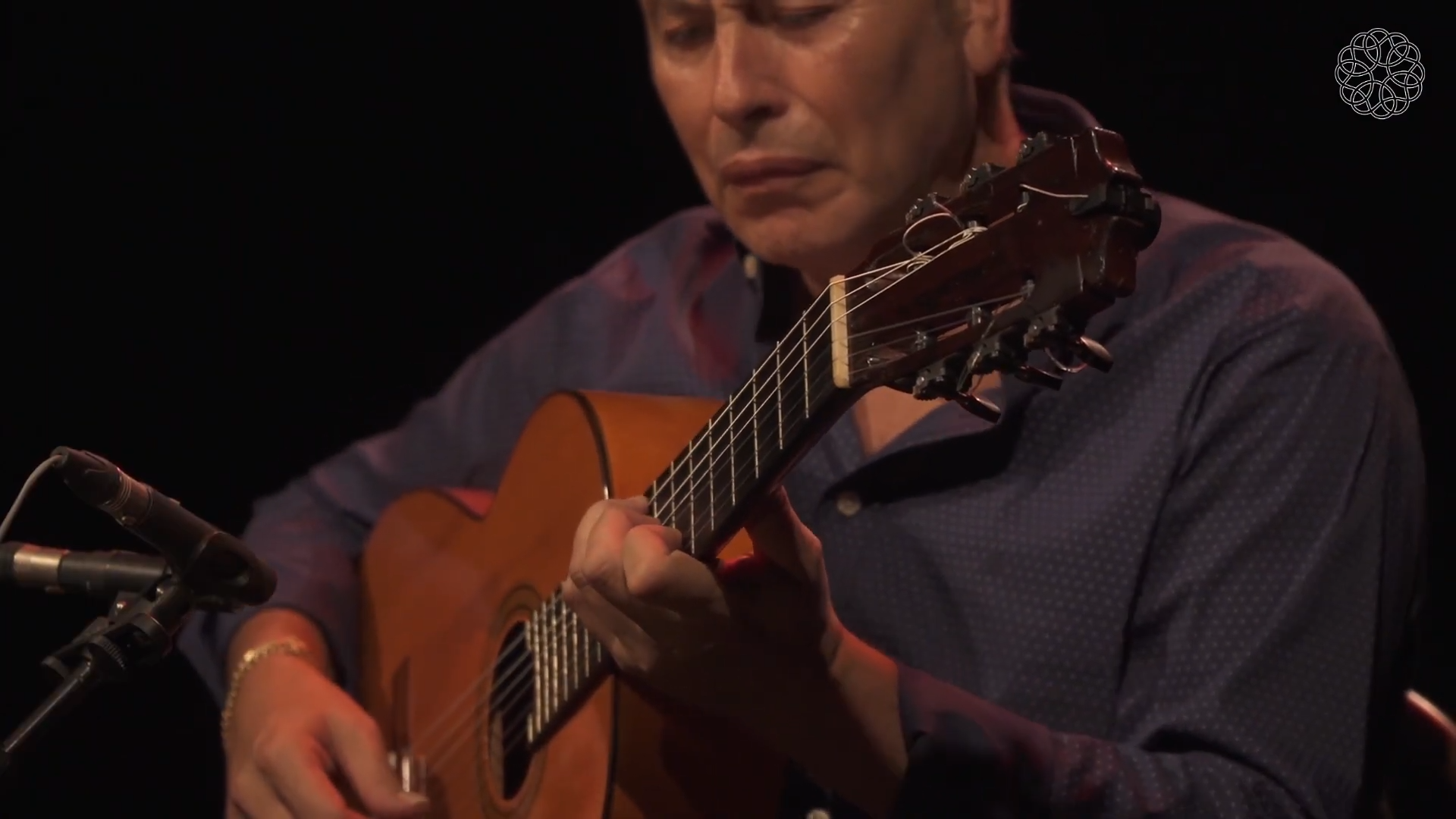 Una Promesa  composed and performed by Juan Diego Mateos