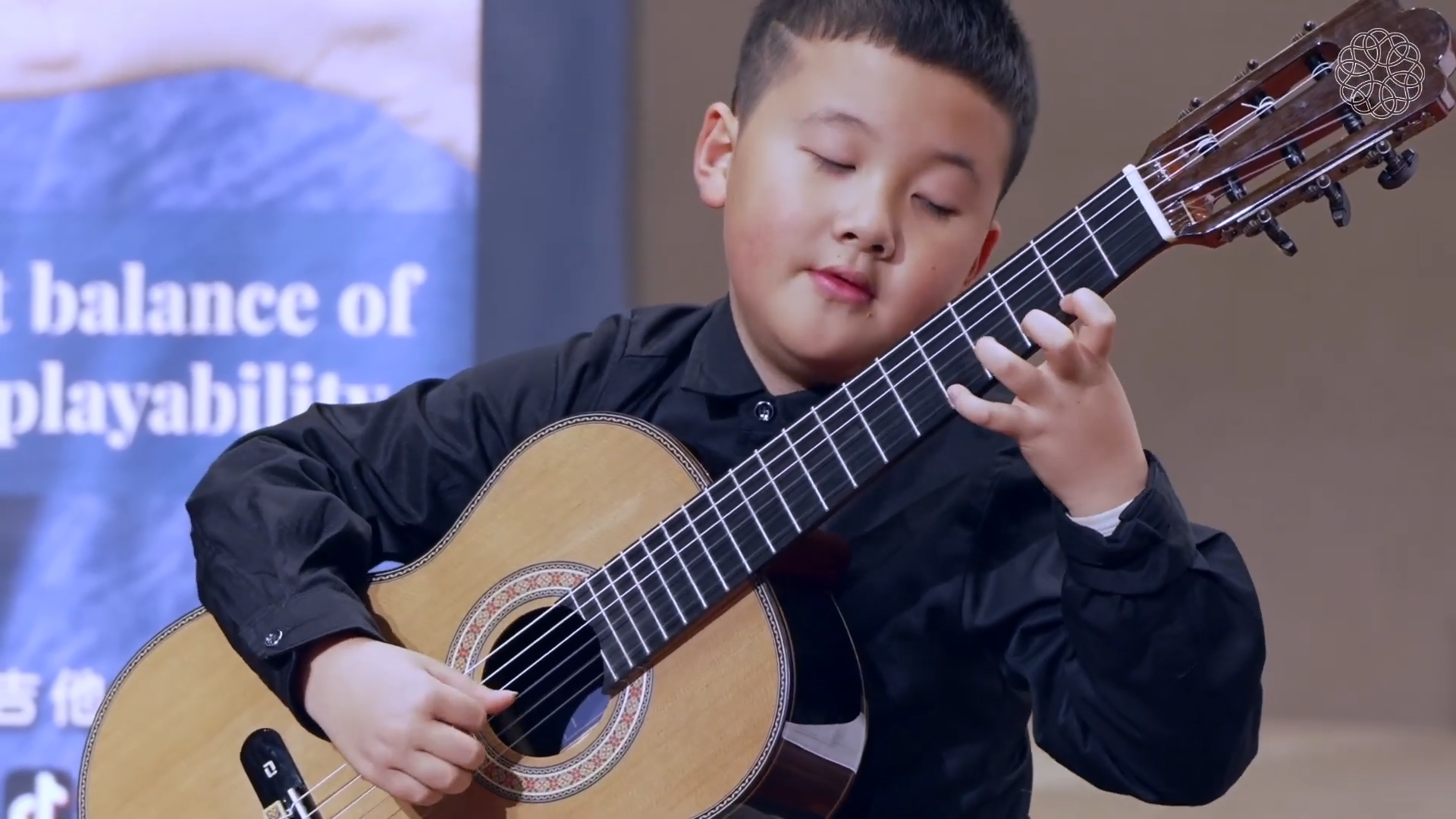 Quinquin Yao performs Variations on a Theme by Mozart, Op 9 by Fernando Sor