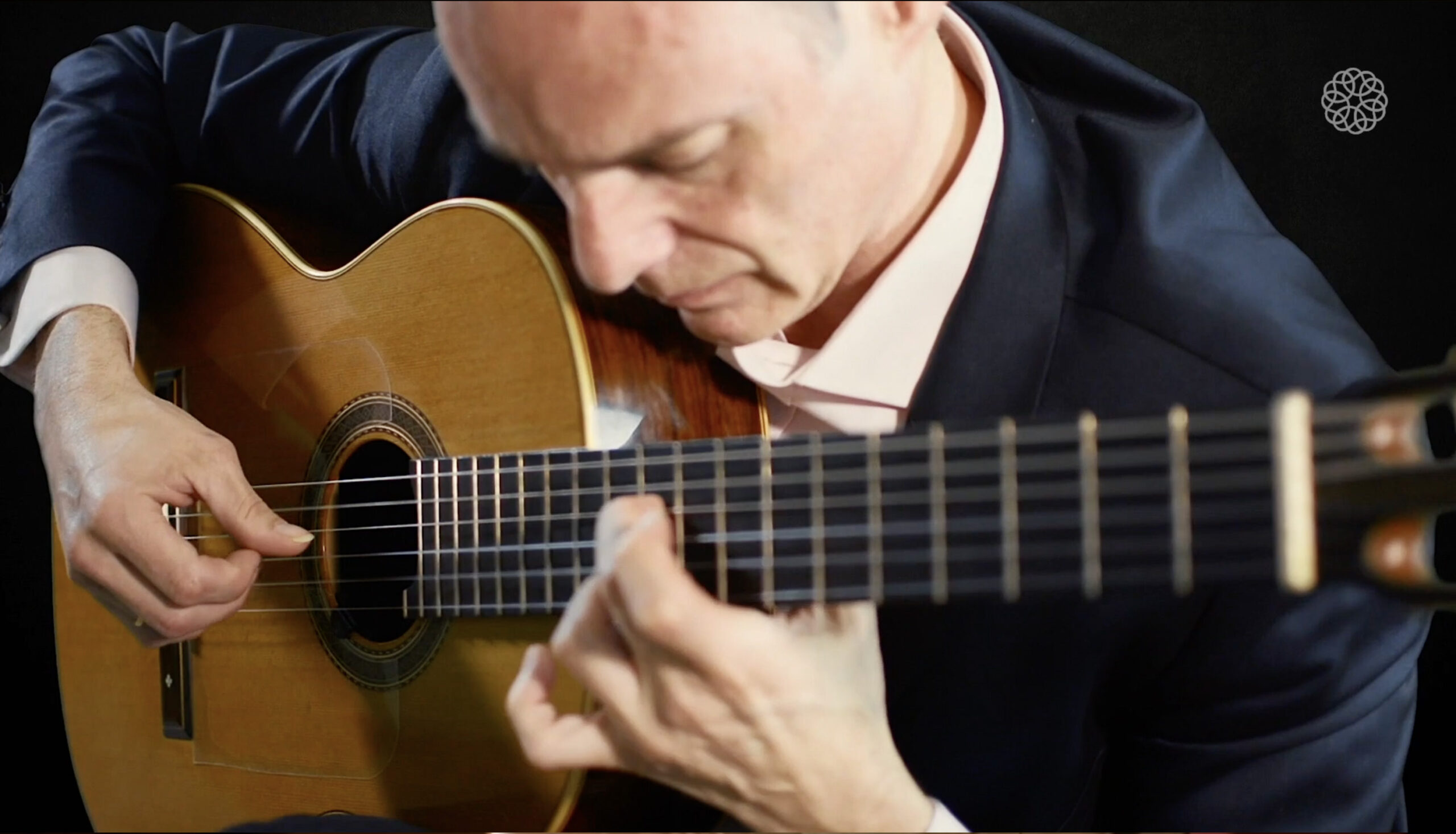 Ricardo Gallen plays